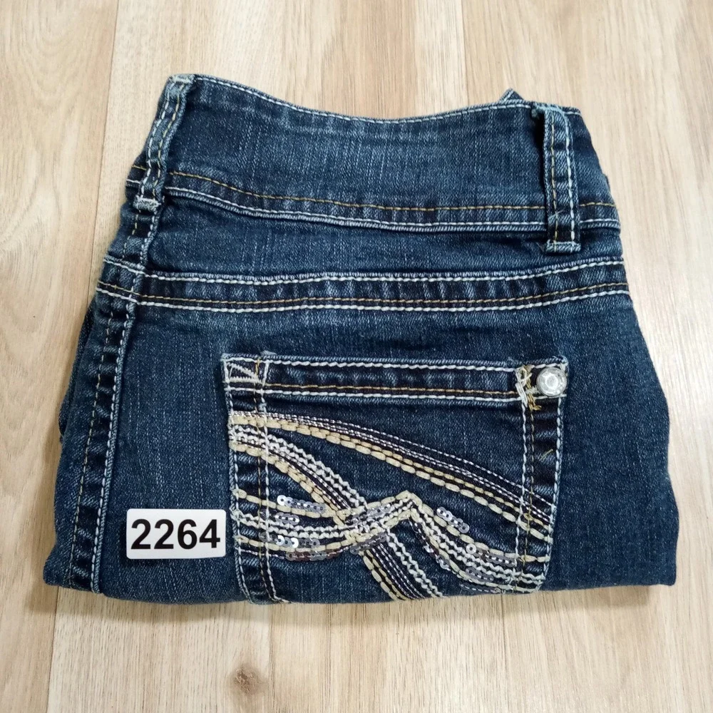 No Boundaries Women Super Dark Wash Capri Jeans Rhinestone Pockets Size 13 - Picture 10 of 10